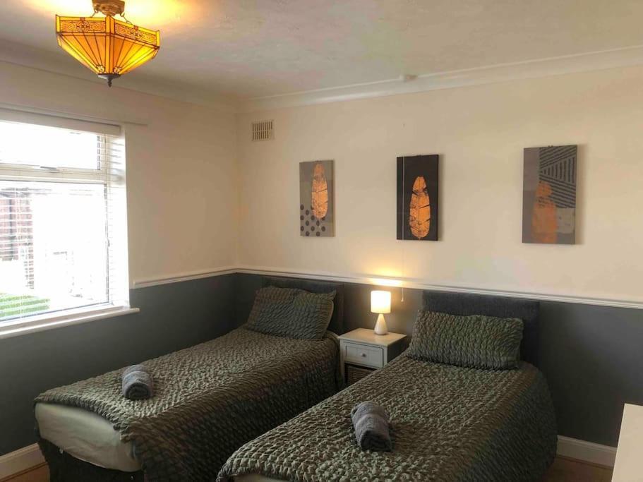29 Comfort House 2 Bedroom Townhouse With Parking Scunthorpe Exterior foto