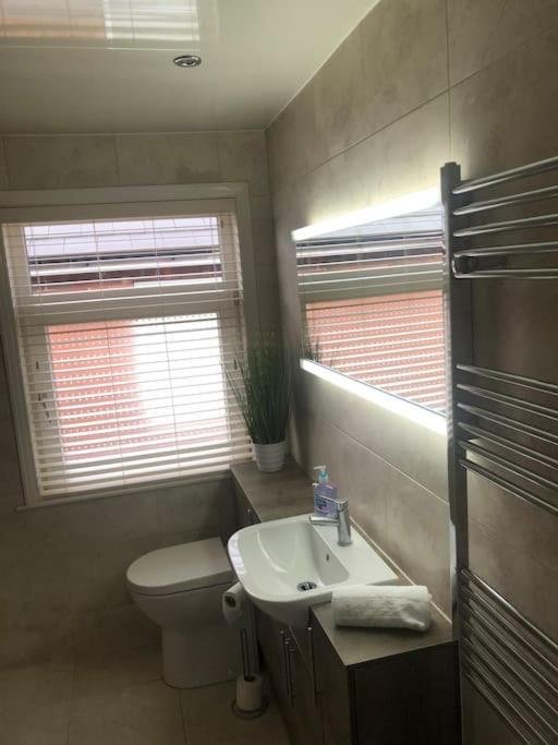 29 Comfort House 2 Bedroom Townhouse With Parking Scunthorpe Exterior foto