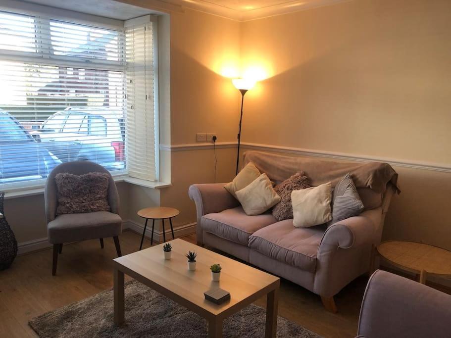 29 Comfort House 2 Bedroom Townhouse With Parking Scunthorpe Exterior foto