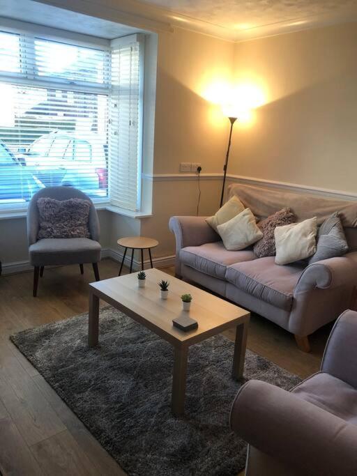 29 Comfort House 2 Bedroom Townhouse With Parking Scunthorpe Exterior foto